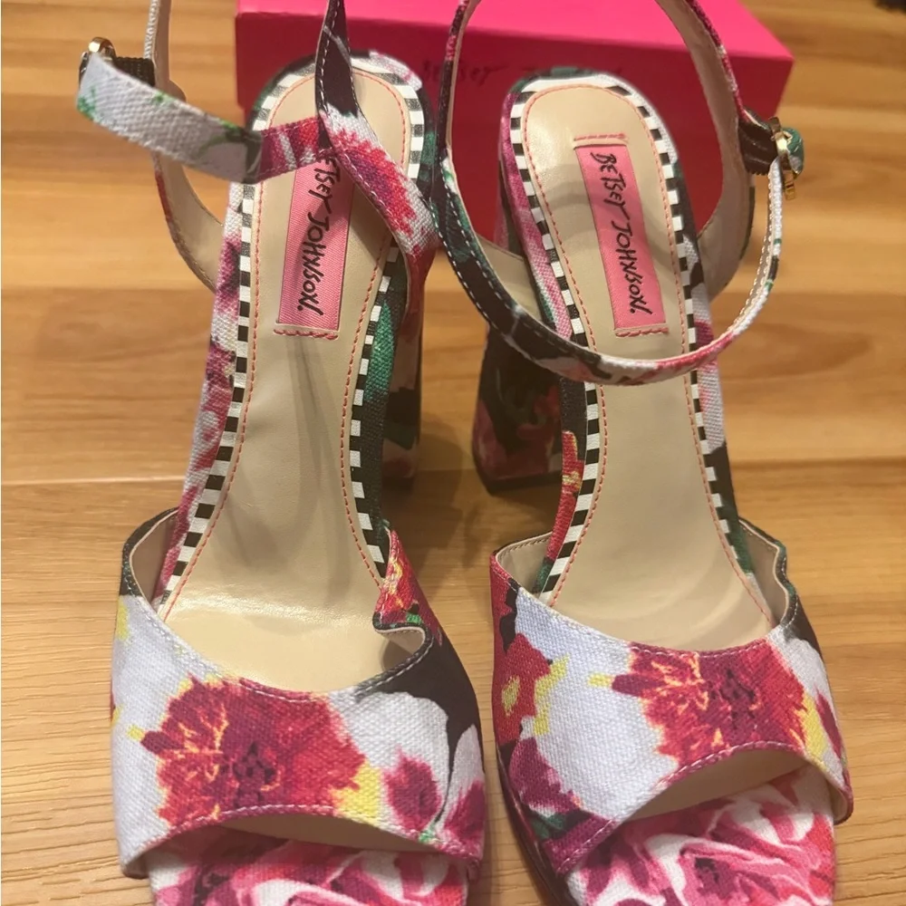 Betsey Johnson Pink Floral Heels - Picture 2 of 7